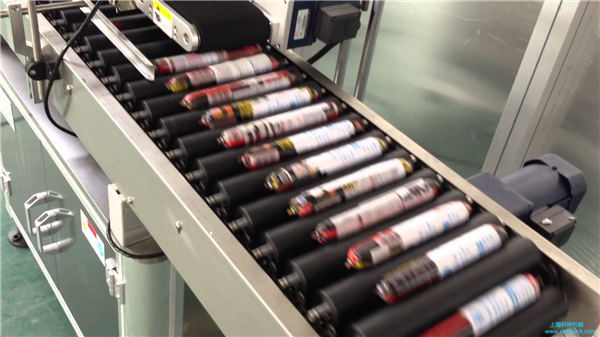 Автоматична машина за етикетиране на колбаси с подаващо устройство